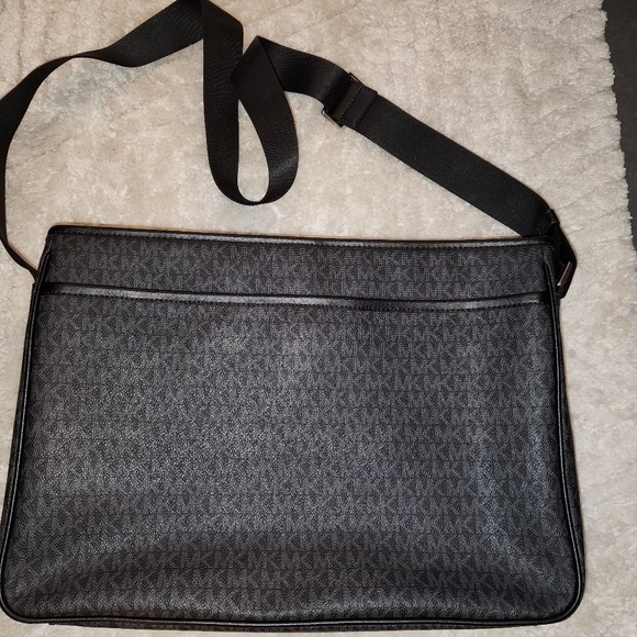 Michael Kors Men's Messenger Bag - Picture 4 of 4